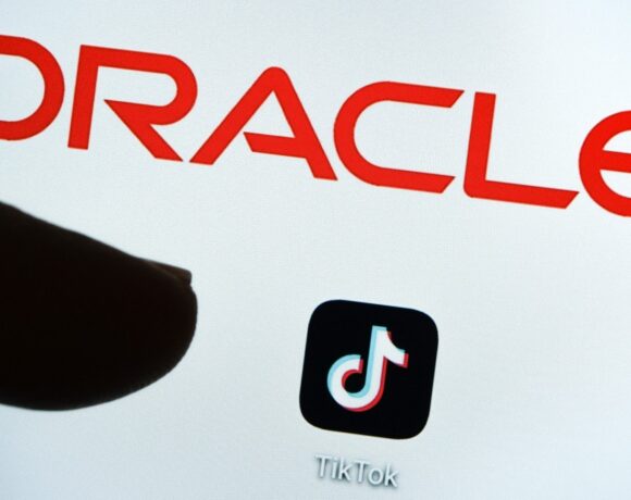 Τέλος στο «θρίλερ» του Tik Tok: Αγοραστής η Oracle με τις ευλογίες του Τραμπ