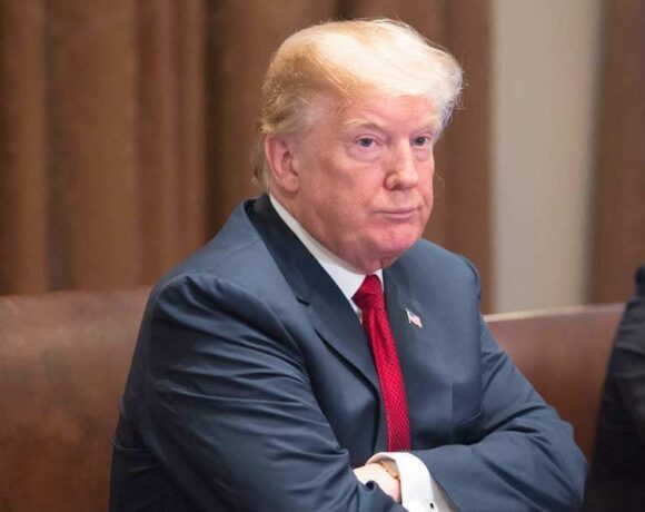 Τραμπ: Νέες απειλές για «αποδέσμευση» της αμερικανικής από την κινεζική οικονομία