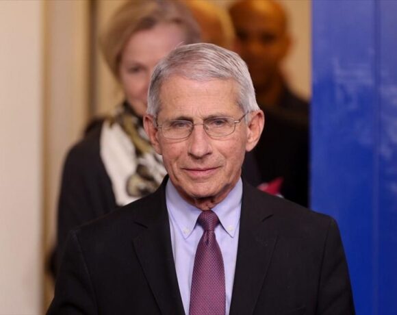 Φάουτσι για κοροναϊό: Δεν είμαστε σε καλό δρόμο – Μπορεί να δούμε αύξηση θανάτων