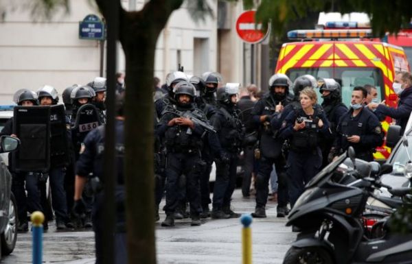 Charlie Hebdo: «Αισθάνομαι σαν να ξαναζώ μια φρίκη» – Ξύπνησαν μνήμες 2015 στο Παρίσι