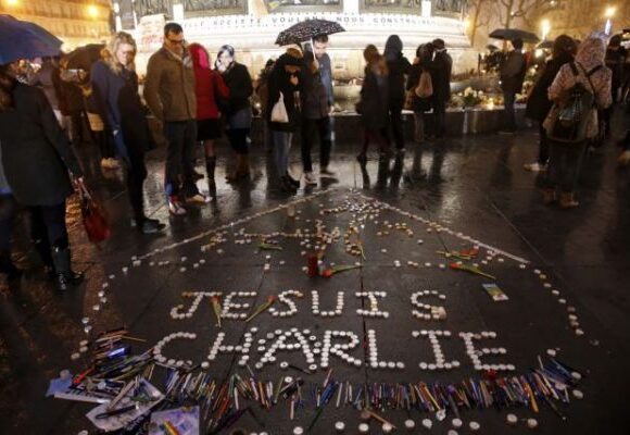 Charlie Hebdo: Σκιτσογράφος περιγράφει με δάκρυα στα μάτια την επίθεση και συγκλονίζει