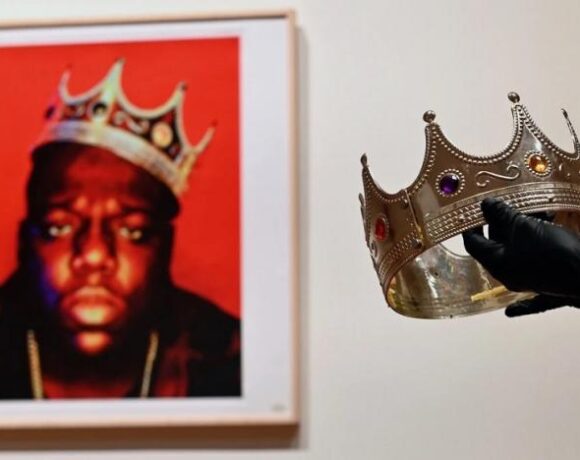 Sotheby’s: 600 χιλ. δολάρια για τo χρυσό (πλαστικό) στέμμα του ράπερ Notorious B.i
