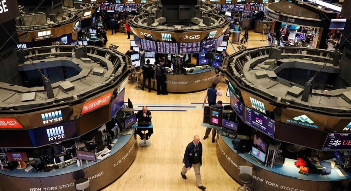 Wall Street: Έναρξη με μικρές μεταβολές στους δείκτες, εν αναμονή του προεδρικού «ντιμπέιτ»