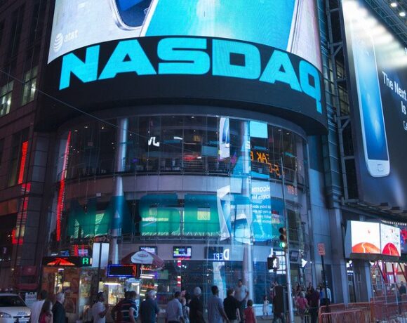 Wall Street: Μετά τη βουτιά, επιστροφή σε ράλι