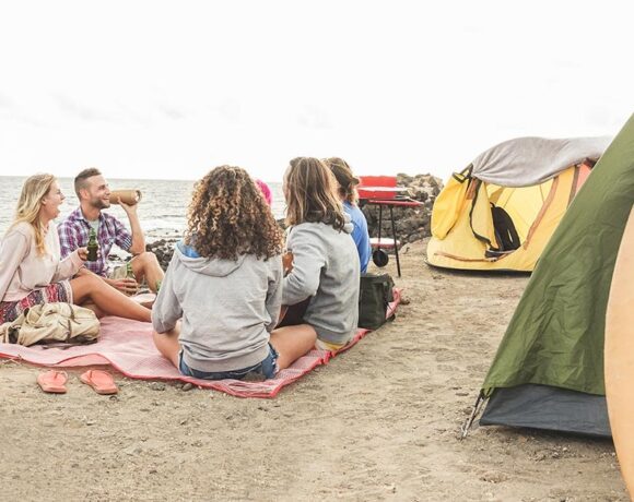 Arrivals At Greek Hotels, Campsites Up 1