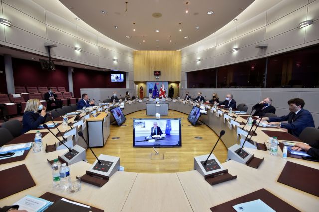 Brexit : Η ΕΕ εκκινεί νομικές διαδικασίες κατά της Βρετανίας