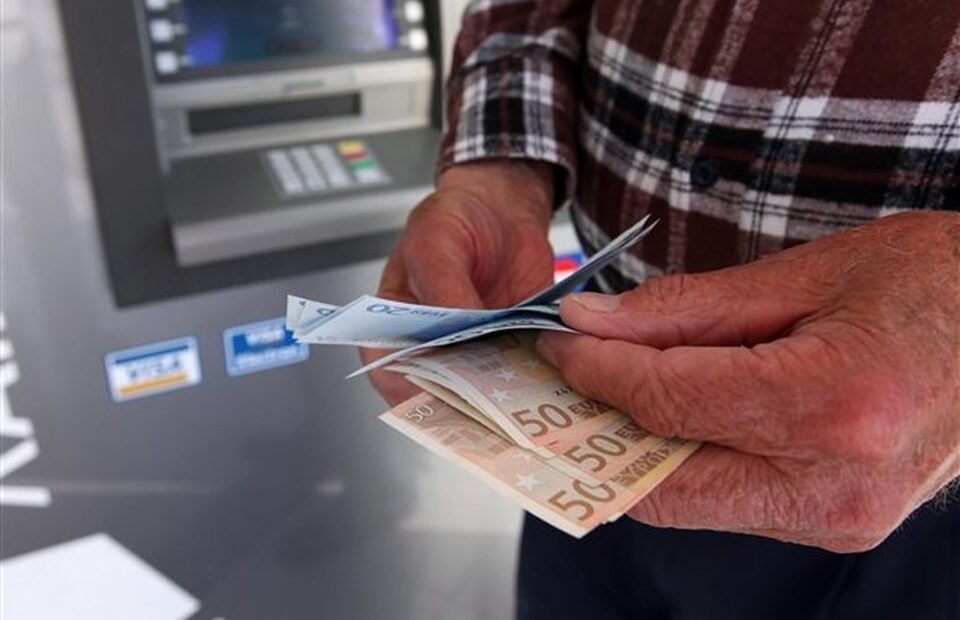 Αναδρομικά συνταξιούχων ΕΦΚΑ: Δείτε πόσα δικαιούστε με τη νέα εφαρμογή του υπουργείου Εργασίας