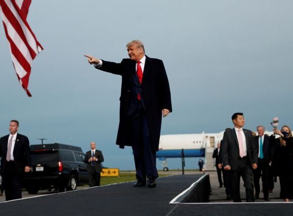 Εκλογές στις ΗΠΑ : Απομακρύνονται ακόμη και οι παραδοσιακοί ψηφοφόροι του Τραμπ