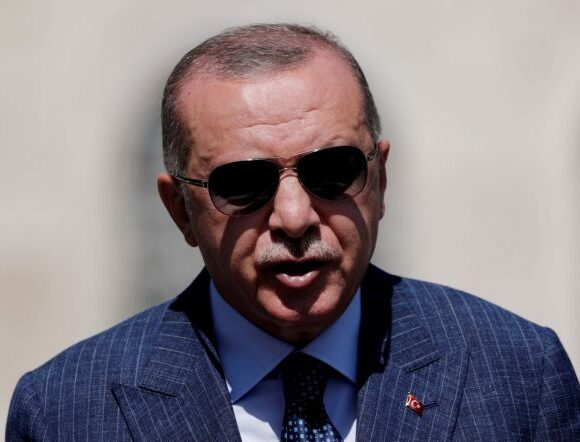 Ερντογάν : Παράπονα σε Τριντό για την αναστολή εξαγωγής τεχνολογίας Drone στην Τουρκία