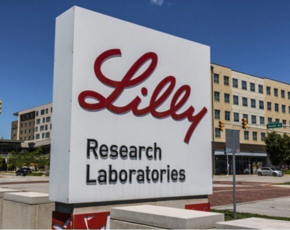 ΗΠΑ: Και η Eli Lilly διέκοψε τις δοκιμές στο φάρμακό της για τον κορωνοϊό