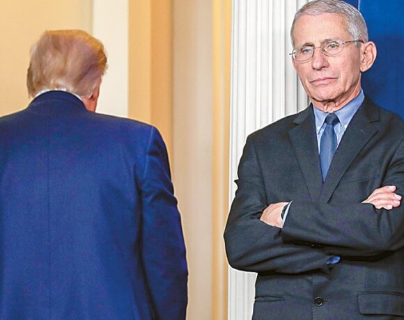 ΗΠΑ: O επιδημιολόγος Φάουτσι στο επίκεντρο της προεκλογικής αντιπαράθεσης
