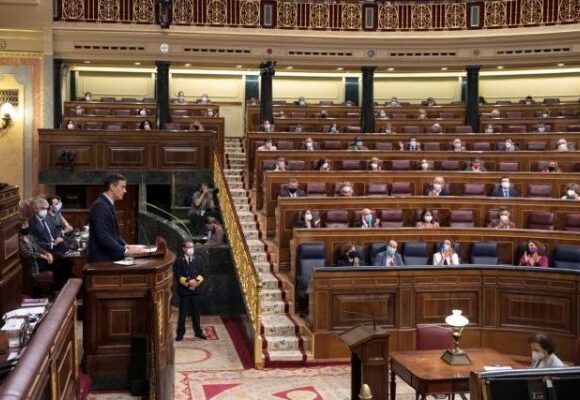 Ισπανία: Στο κενό η πρόταση μομφής κατά του Σάντσεθ από το ακροδεξιό Vox