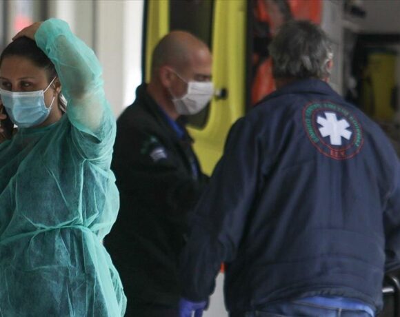 Κορωνοϊός: Επτά νέοι θάνατοι – Εντείνεται η ανησυχία των ειδικών