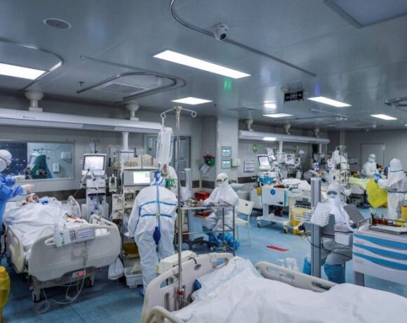 Κορωνοϊός: Ξεπέρασαν τα 400