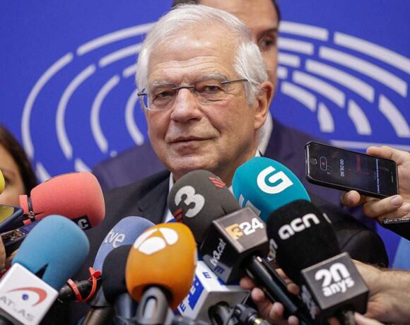 Κορωνοϊός: Σε καραντίνα Μπορέλ και Λενάρτσιτς – Είχαν επαφή με κρούσματα