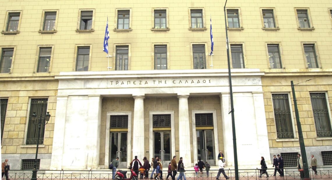 Μεγάλες μειώσεις σε αφίξεις και έσοδα στο 8μηνο διαπιστώνει η Τράπεζα Ελλάδος