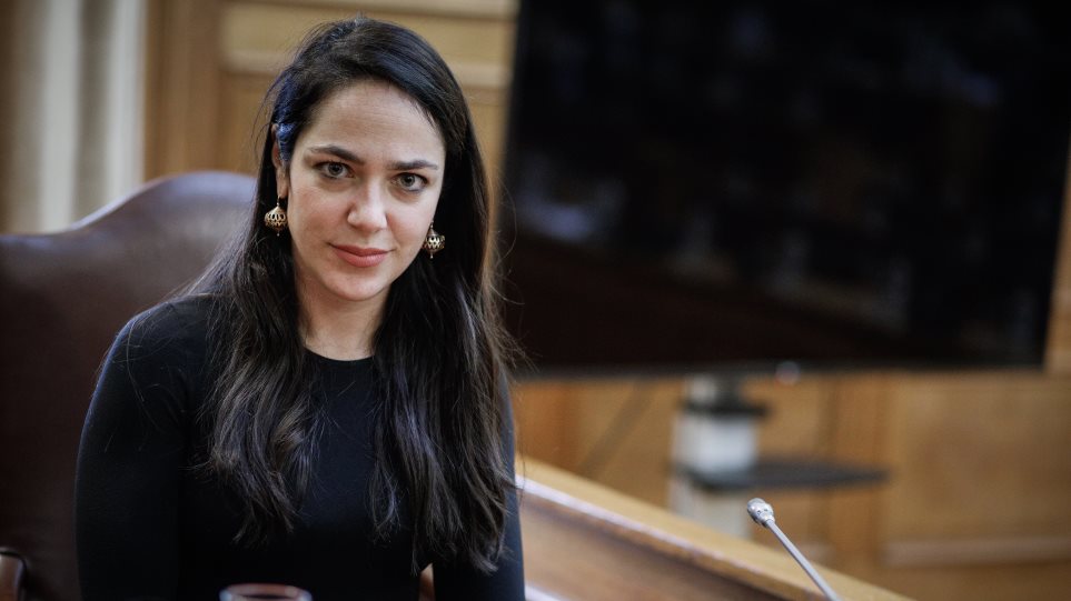 Μιχαηλίδου: Άλλα €300 εκατ. για επιδόματα και επιδότηση 100