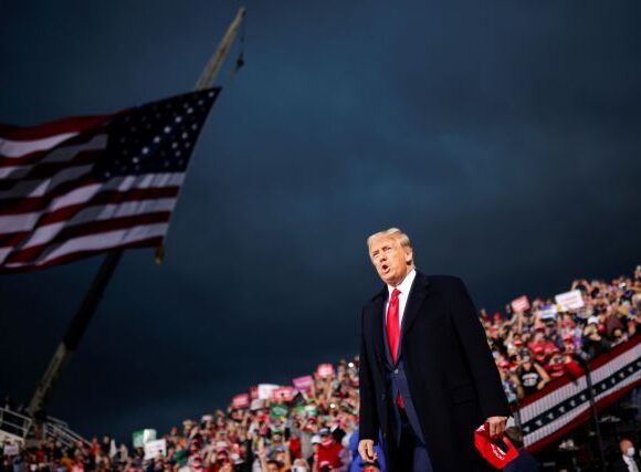 Μπορεί ο Τραμπ να αντιστρέψει το αρνητικό κλίμα και να κερδίσει τις εκλογές;