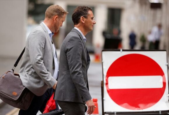 Νέα ρεκόρ κρουσμάτων καταγράφονται σε σειρά χωρών – Η Ευρώπη ξορκίζει το Lockdown