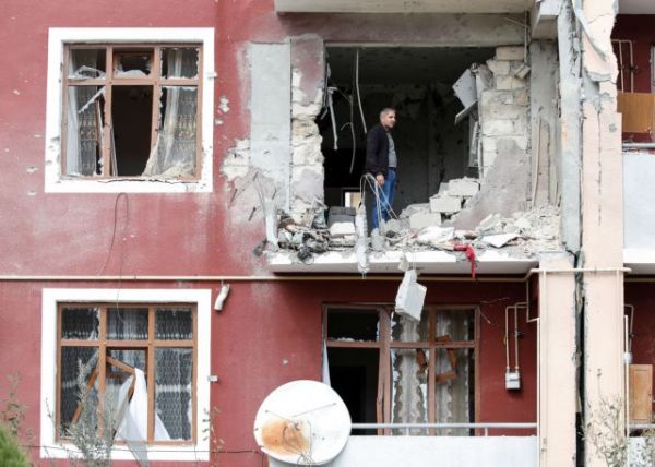 Νέοι βομβαρδισμοί στην πρωτεύουσα του Ναγκόρνο Καραμπάχ – Στα χαρτιά η εκεχειρία