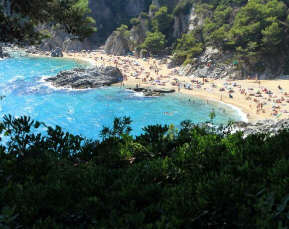 Προσπάθειες να ανοίξουν τα Κανάρια Νησιά, με την εφαρμογή πρωτοκόλλων