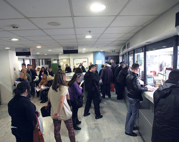 «Σκανάρει» τα πάντα η εφορία για να «τσιμπήσει» αδήλωτα εισοδήματα