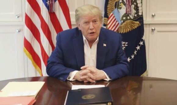 «Στερνή μου γνώση να σε είχα πρώτα»: Ο Τραμπ καλεί τους αμερικανούς να φοράνε μάσκα