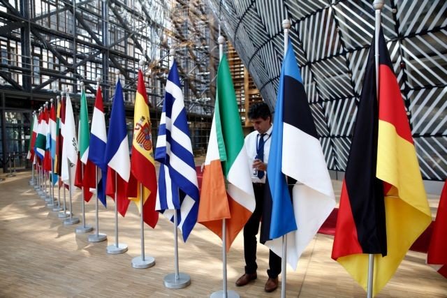 Σύνοδος Κορυφής: Τι συμφώνησαν οι «27» για τον κορωνοϊό και το εμβόλιο
