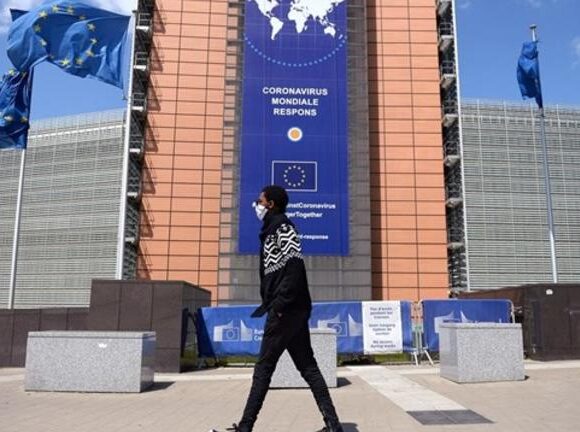 Τα τρία σημεία εμπλοκής στο Ταμείο Ανάκαμψης που καθυστερούν τις χρηματοδοτήσεις και γιατί δεν ανησυχεί η ελληνική κυβέρνηση