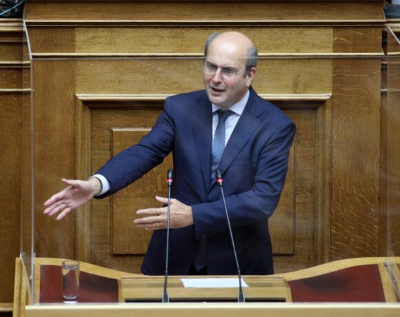 Χατζηδάκης: Το «Εξοικονομώ Αυτονομώ» είναι το μεγαλύτερο πρόγραμμα ενεργειακής εξοικονόνησης