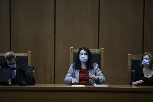 Guardian : Στην περίπτωση της Χρυσής Αυγής, η δικαιοσύνη ήταν γένους θηλυκού