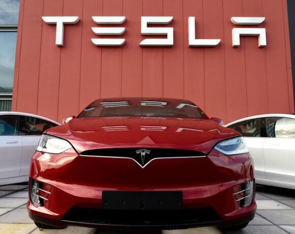 Tesla: Ρεκόρ εσόδων το γ΄ τρίμηνο του 2020, στα 8,77 δισ