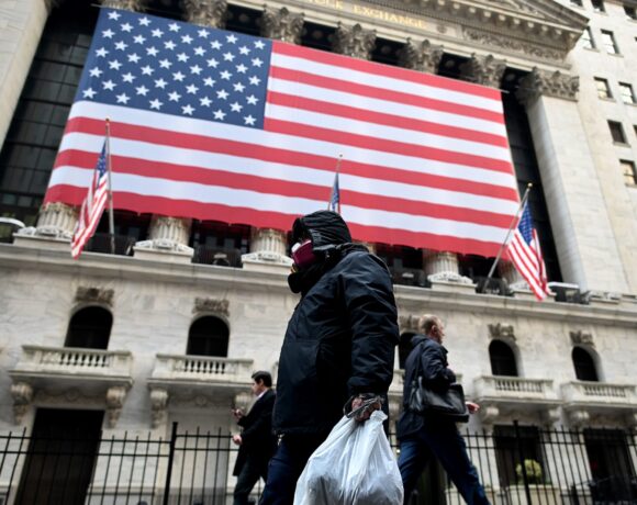 Wall Street: Θετικό άνοιγμα με ελπίδες για συμφωνία σε νέο πρόγραμμα τόνωσης