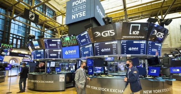 Wall Street: Μικρή άνοδος στην έναρξη με αφορμή την βελτίωση της απασχόλησης