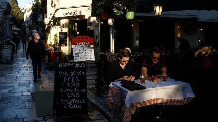 12 συλλήψεις, 79 παραβάσεις λειτουργίας καταστημάτων, 601 για μετακίνηση και 1