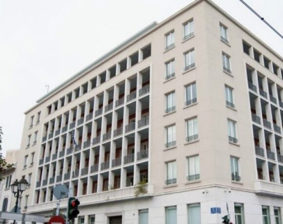 Ίδρυμα Μποδοσάκη: Δωρεά 14 υπερκαταψυκτών φύλαξης των εμβολίων στο ΕΣΥ