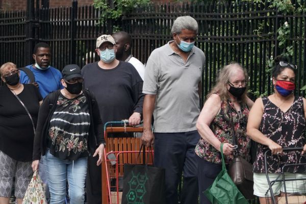 Βρετανία : Οι «νεόπτωχοι» του κοροναϊού καταφεύγουν στις τράπεζες τροφίμων