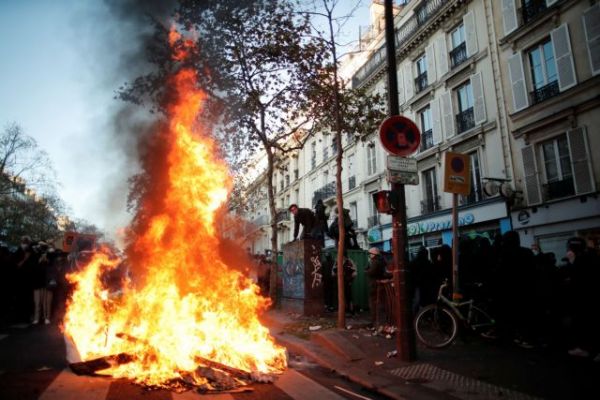 Γαλλία : Σοβαρά επεισόδια και καταγγελίες για αστυνομική αυθαιρεσία κατά διαδηλωτών