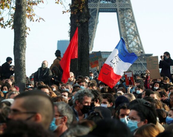 Γαλλία : Σοβαρά επεισόδια στις διαμαρτυρίες για τον νόμο κατά της φωτογράφισης αστυνομικών