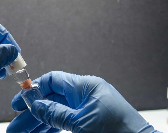 Εμβόλιο Pfizer για τον κορωνοϊό: Ποιοι θα το κάνουν πρώτα