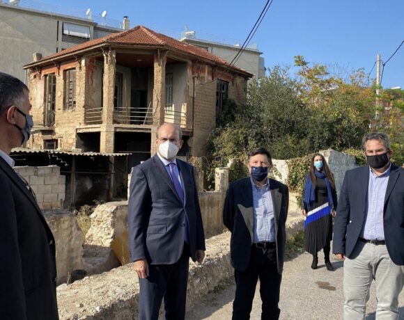 Ετοιμόρροπα κτίρια: Αυτοψία στην Αθήνα – Αντιμετώπιση σε όλη τη χώρα εξήγγειλε ο Χατζηδάκης