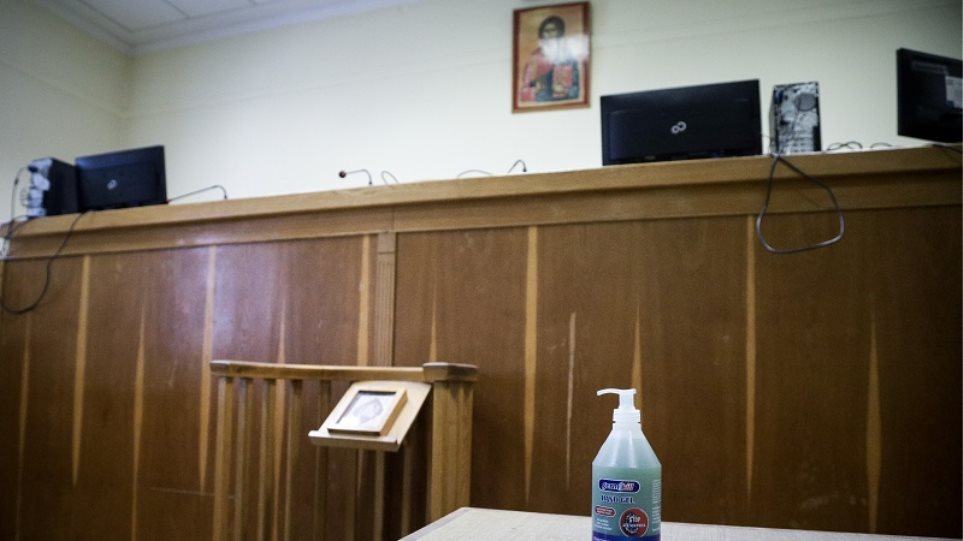 Κατά της αναστολής λειτουργίας των δικαστηρίων οι δικηγόροι