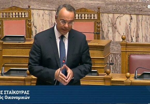 Κατατέθηκε ο προϋπολογισμός 2021 στην Βουλή | Ύφεση 10,5% φέτος, ανάπτυξη 4,8% του χρόνου