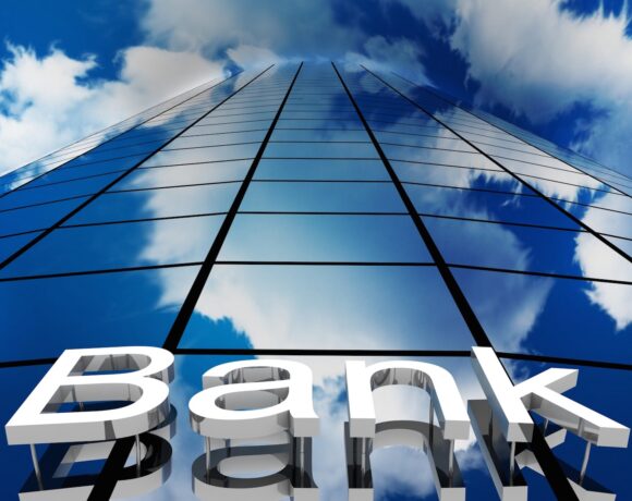 Κομισιόν: Νέα Npls και κόστος τιτλοποιήσεων οι κίνδυνοι για τις ελληνικές τράπεζες