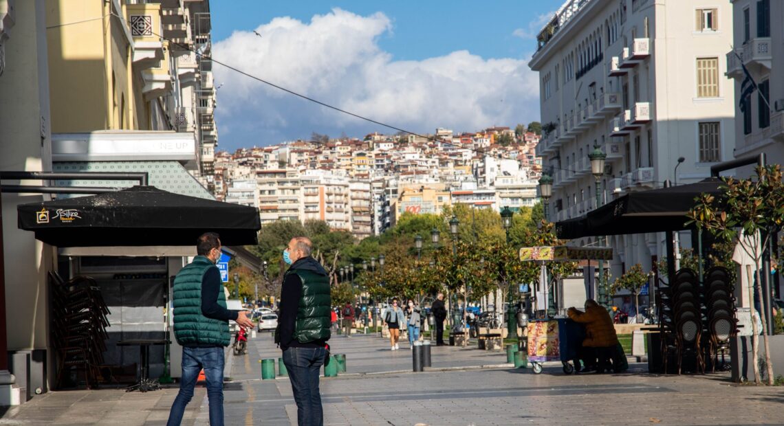 Κορωνοϊός: 774 κρούσματα στη Θεσσαλονίκη, 646 στην Αττική – Στο «κόκκινο» 8 Περιφέρειες