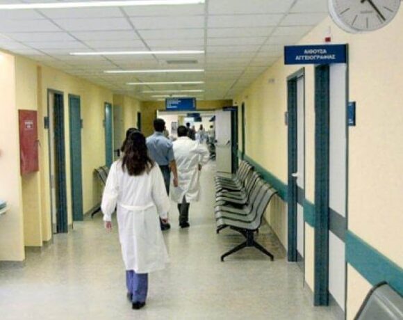 Κορωνοϊός: «Εκτός ελέγχου» η διασπορά στη Θεσσαλονίκη – Eπιθετική αύξηση στην Αττική