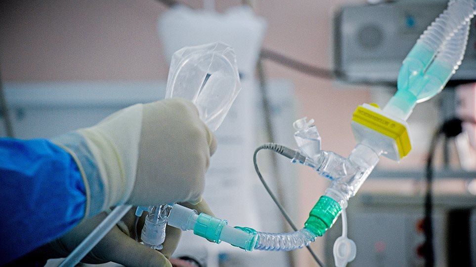 Κορωνοϊός – Ελλάδα: «Μαύρο» ρεκόρ στους νεκρούς σήμερα και 2
