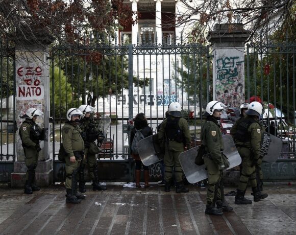 Κυβέρνηση και ΣΥΡΙΖΑ σε νέα «μάχη» με φόντο την πορεία για την επέτειο στο Πολυτεχνείο