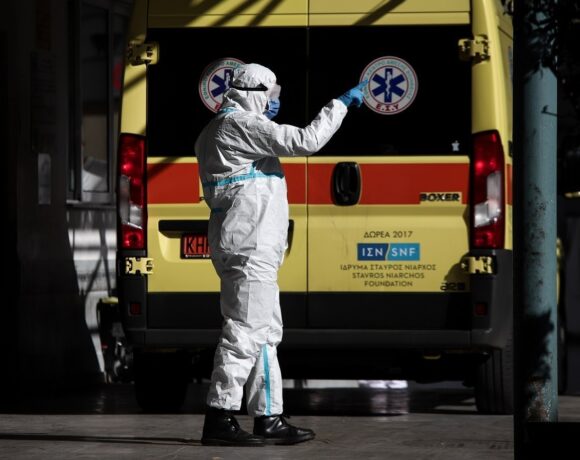 Κυβέρνηση: Σταδιακά και με μεγάλη προσοχή το άνοιγμα ενόψει Χριστουγέννων