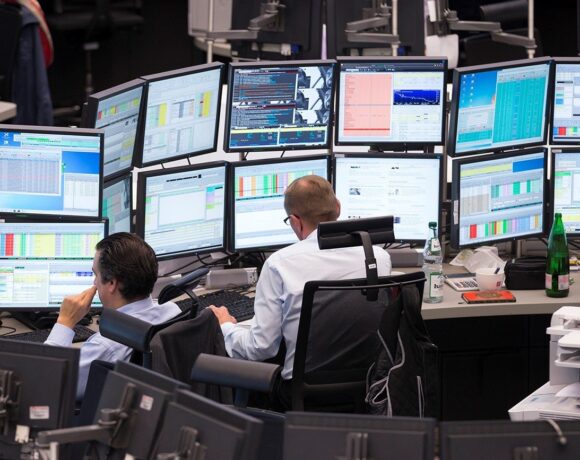 Με πτώση αναμένεται να «ανοίξουν» οι ευρωπαϊκές αγορές